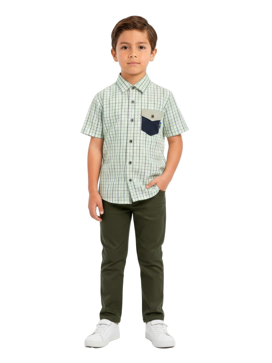 Camisa Cotton para niños – color Verde Olivo, detalle 1